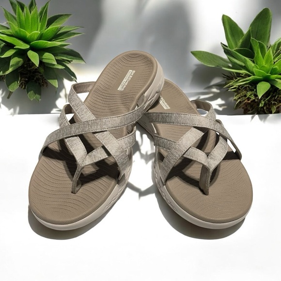 Skechers Shoes - Skechers Goga May Sandals size 8